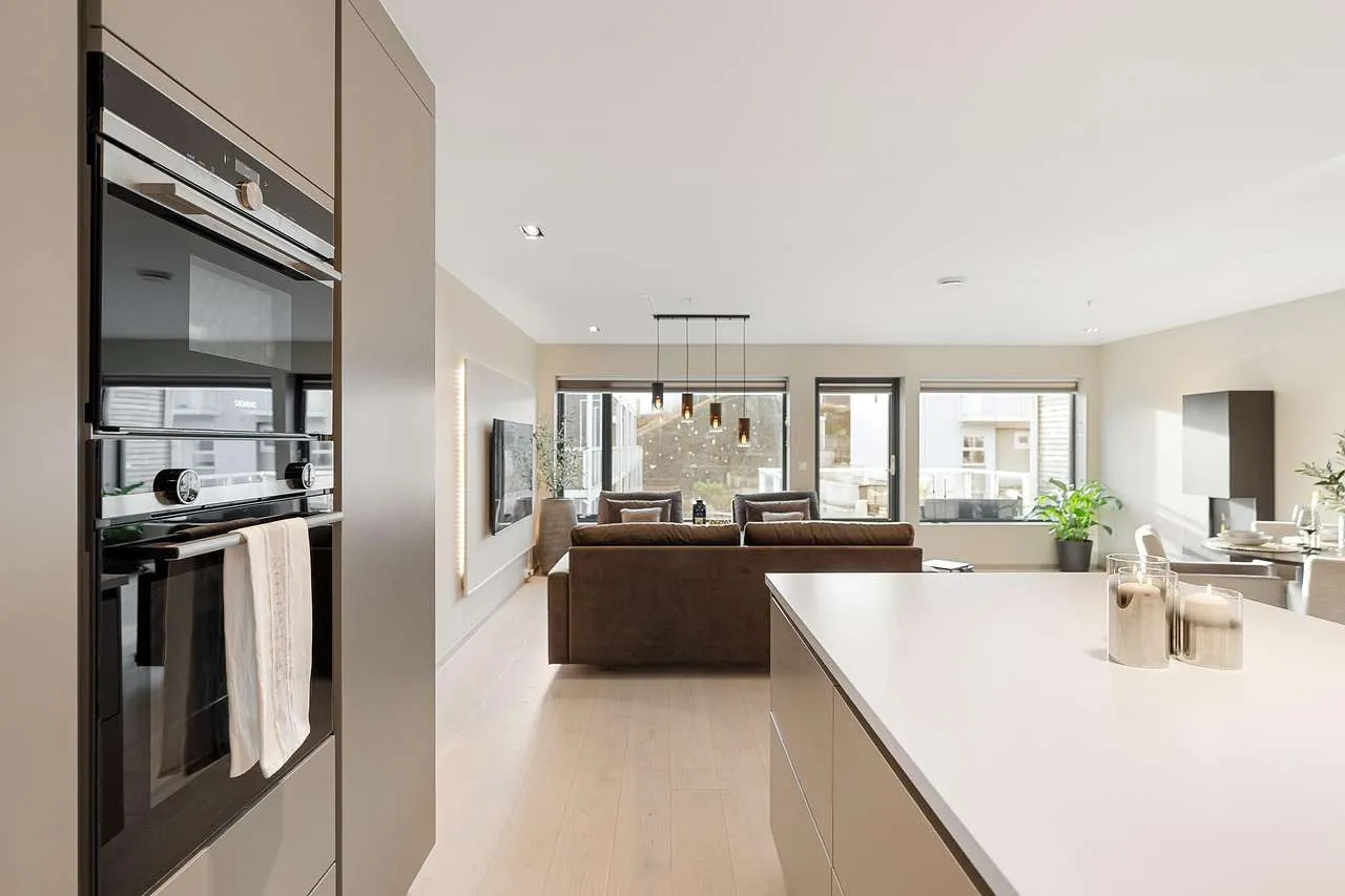 Home Window Repair Guide: Tips & Safety